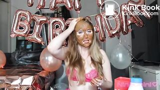 I eat a shitty cupcake !