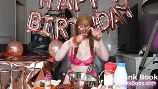 I eat a shitty cupcake !