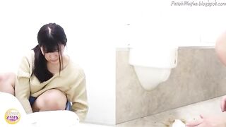 Xtra Thicc Waifu (Anna) Pooping 6