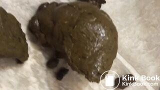 Elle fait un énorme caca