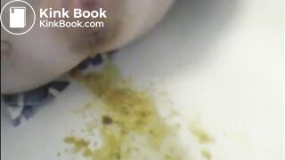 Woman shitting a very liquid diarrhea
