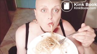 this is how the pig fagot tastes a plate of spaghetti on the Master's order