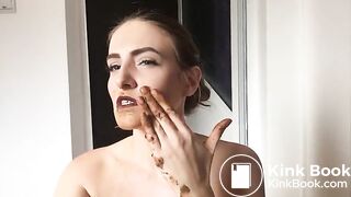 Hot lady shitting and smearing