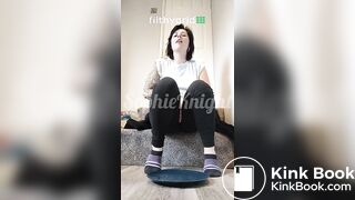 Sophie K takes a shit