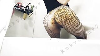 Pooping in fishnets!
