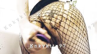 Pooping in fishnets!