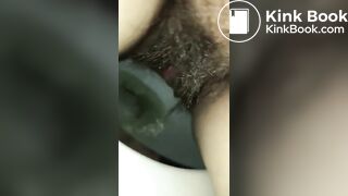 Milf takes a shit