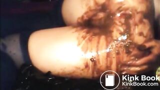 Hot milf shitting diarrhea and toying her asshole