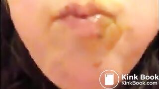 girl-eat-her-own-shit2