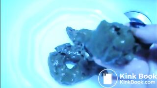 Hot milf shit and piss in the bathtube