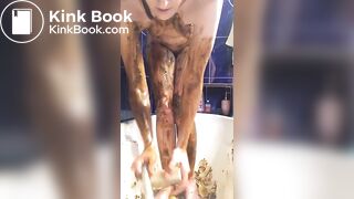 Shitting and smearing in the bathtub