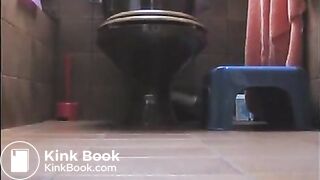 Hot ass brunette shitting on the floor doggystyle