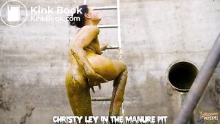 Girls in cowshit and scat - manurefetish scatbook