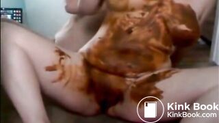 BBW smearing shit on her body