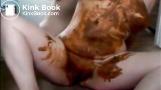 BBW smearing shit on her body