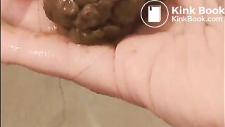 [SCAT] Stinky girl poops in bathtub (part 1)