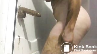 Curvy woman smearing her shit (bis)