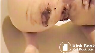 Blonde girl shit and smear it on her butt