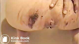Blonde girl shit and smear it on her butt