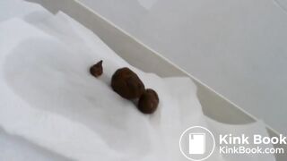 Sexy girl pooping