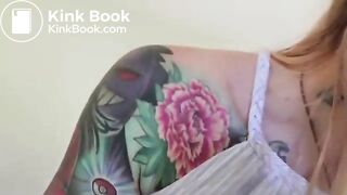 Phat ass tattoo babe shitting