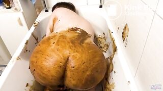 Scat in the bathtub - masturbating with my shit
