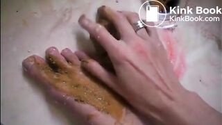 Girl shitting in the shower and smering it on her feet