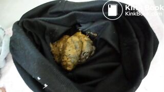 Pooping in spandex shorts