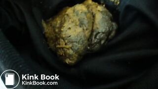 Pooping in spandex shorts