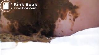 Mature lady masturbating with brush and shitting