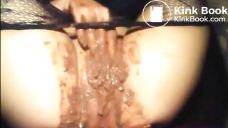 Girl shit diarrhea smear on pussy and masturbate