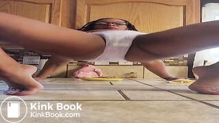 Uni”Ella banana diaper play