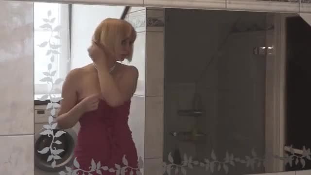 SCAT CLASSICS 03 Girl Eats Her Shit In The Bath - ThisVidco