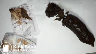 Un bon gros caca bien dodu lui sort du cul