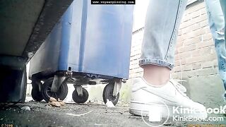 Girl_poops_in_street Danish