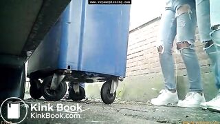 Girl_poops_in_street Danish