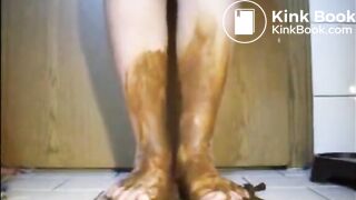 Mature bbw smearing shit on her feet and legs
