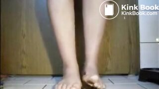 Mature bbw smearing shit on her feet and legs