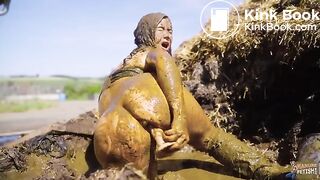 Rada Brewer Bucket Trap - Masturbating in cowshit on the dunghill