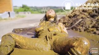 Rada Brewer Bucket Trap - Masturbating in cowshit on the dunghill
