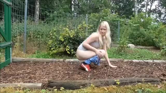 Cute German girl fertilizes her own soil