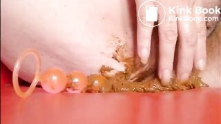 Bbw toying her asshole and shitting