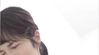 Hon blir avbruten under själva processen