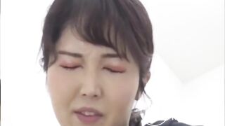 Hon blir avbruten under själva processen