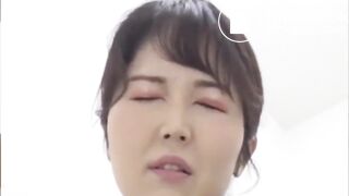 Hon blir avbruten under själva processen