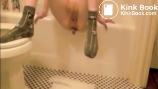 Skinny babe shitting on the floor