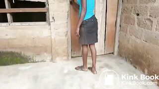 Amateur African gal poops in an abandoned building