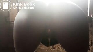 Amateur African gal poops in an abandoned building