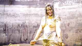 Green Wedding - Lyndra Lynn in cowshit