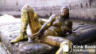 Green Wedding - Lyndra Lynn in cowshit